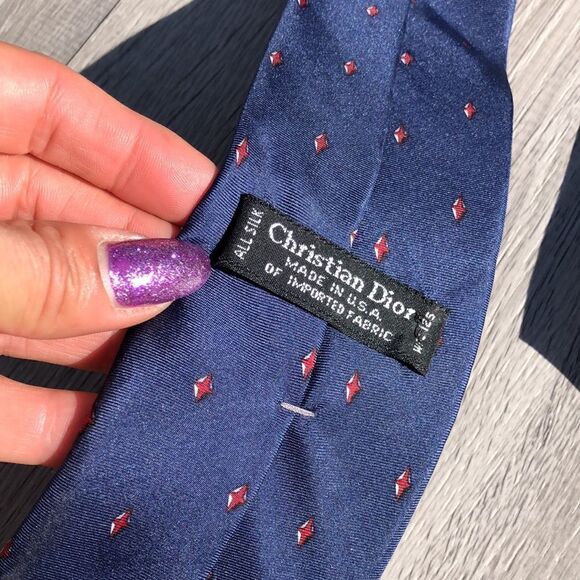 Christian
Dior mens tie   - Picture 2 of 5
